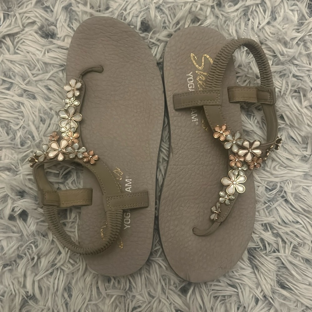 Sketchers Yoga Foam Sandals